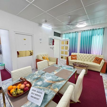 Apartmán Ontrack Travel Male Exteriér fotografie