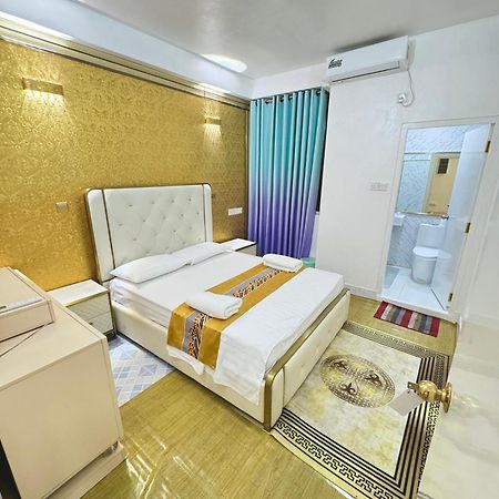 Apartmán Ontrack Travel Male Exteriér fotografie