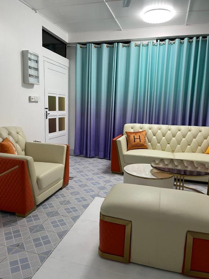 Apartmán Ontrack Travel Male Exteriér fotografie