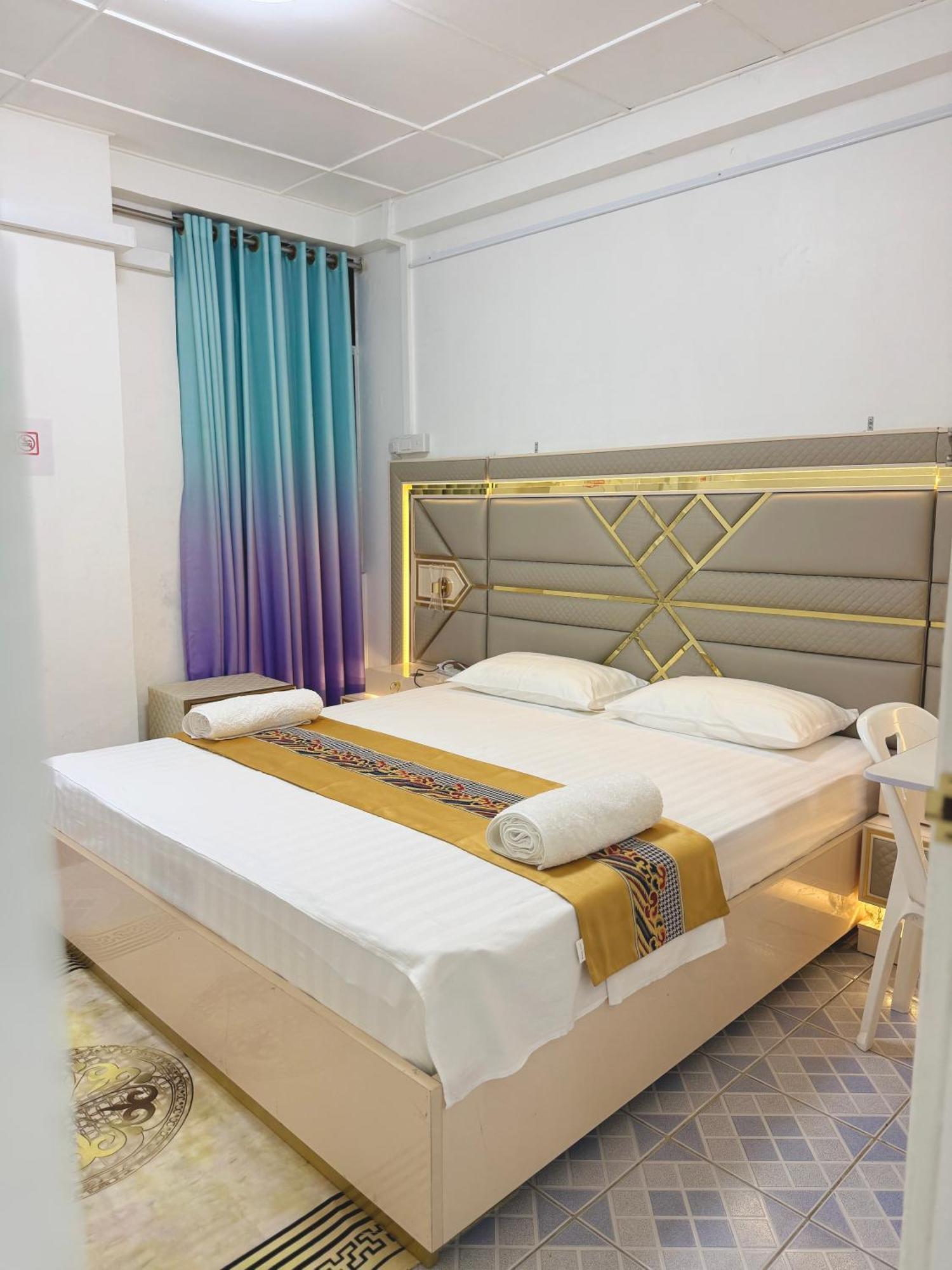 Apartmán Ontrack Travel Male Exteriér fotografie