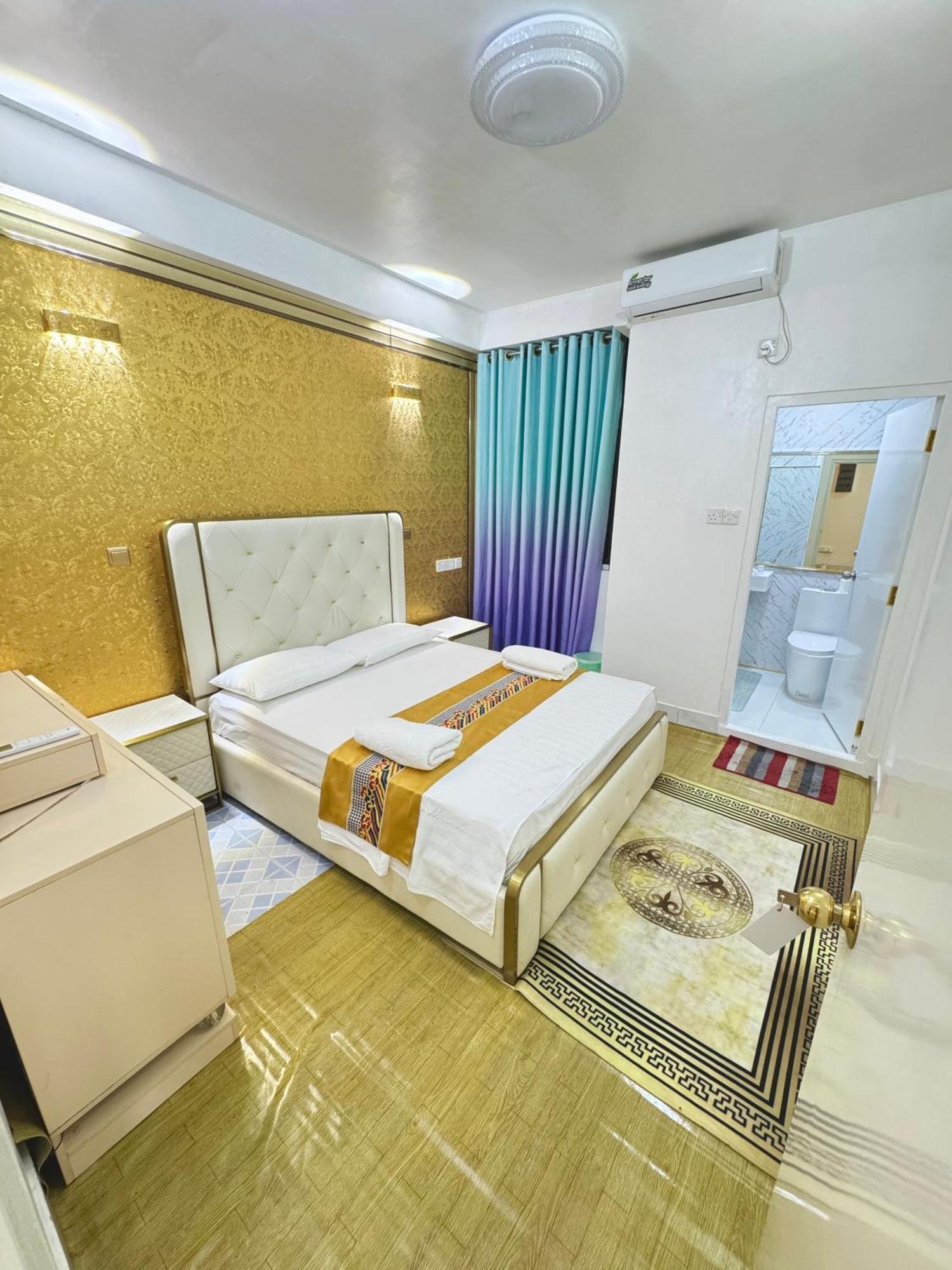 Apartmán Ontrack Travel Male Exteriér fotografie